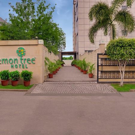 Lemon Tree Hotel, Noida Esterno foto